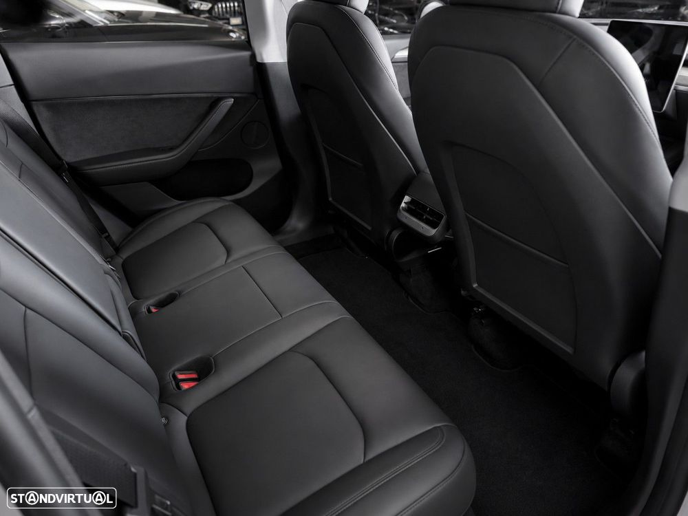 Tesla Model Y RWD - 12