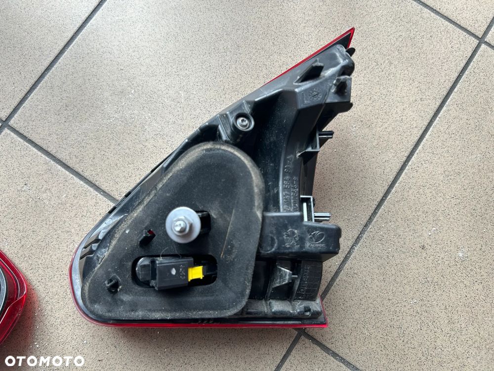 LAMPA TYŁ W KLAPĘ LEWA PRAWA PEUGEOT 2008 - 7