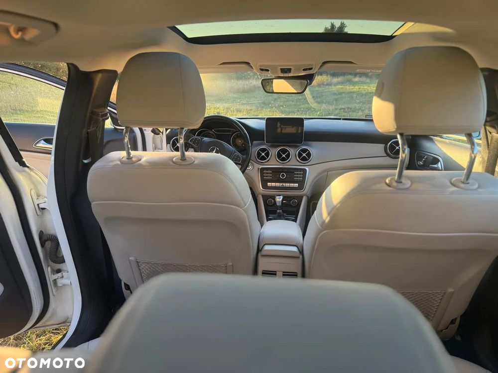 Mercedes-Benz GLA 200 Urban - 15