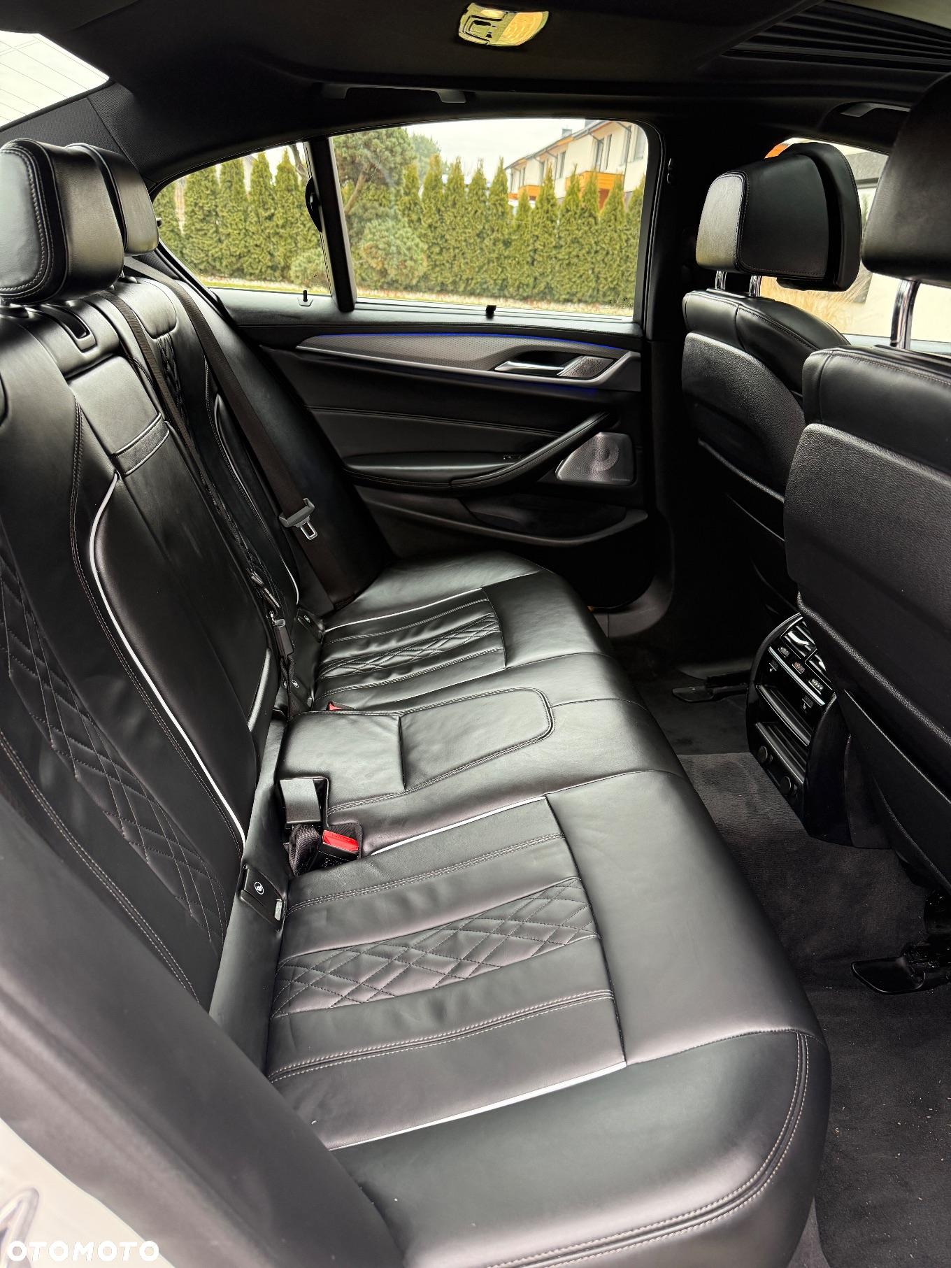 BMW Seria 5 M550i xDrive sport - 11