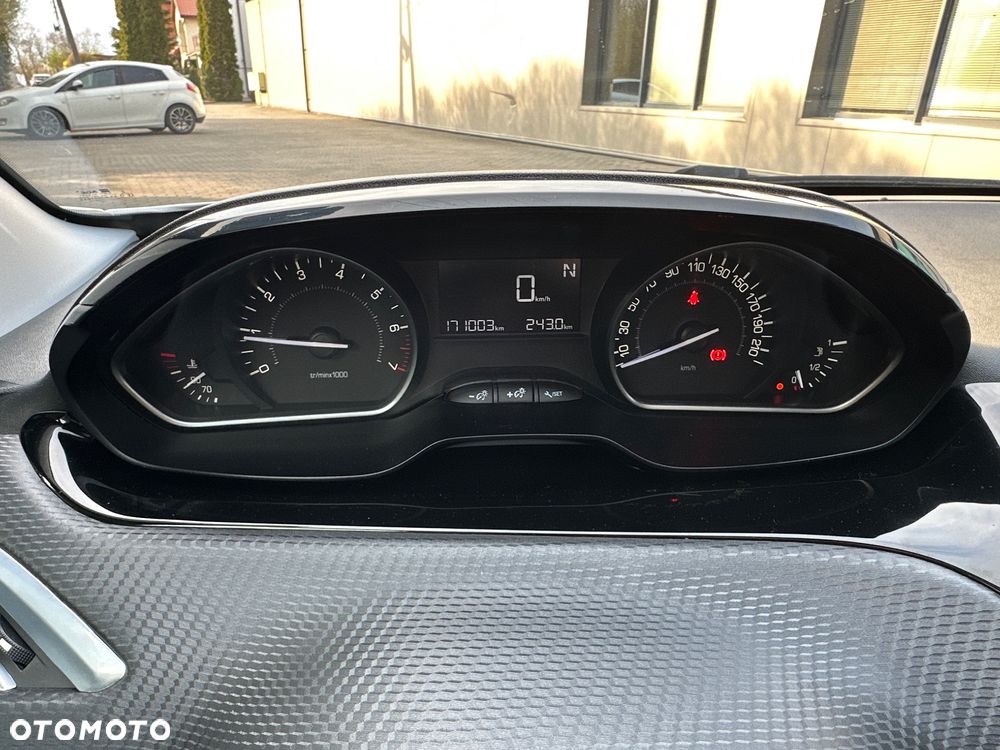 Peugeot 208 - 32