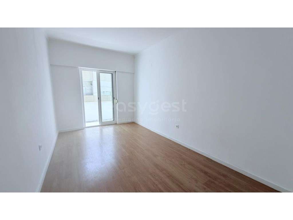 T2 Remodelado | Cozinha Equipada | Varanda | Pronto a Habitar | Pai... - Grande imagem: 5/20