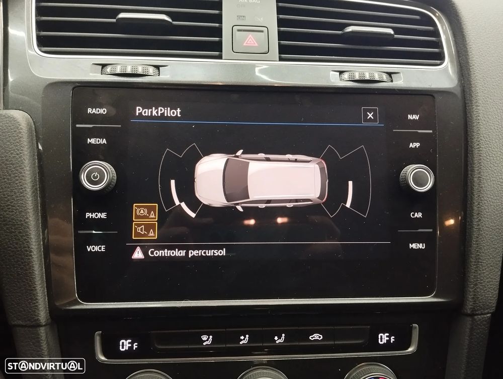 VW Golf Variant 2.0 TDi R-Line DSG - 22