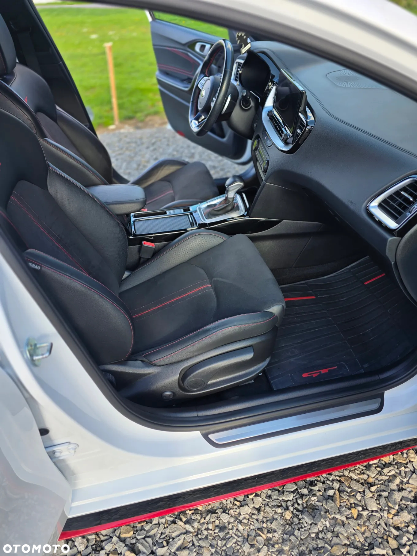Kia ProCeed 1.6 T-GDI GT DCT - 14
