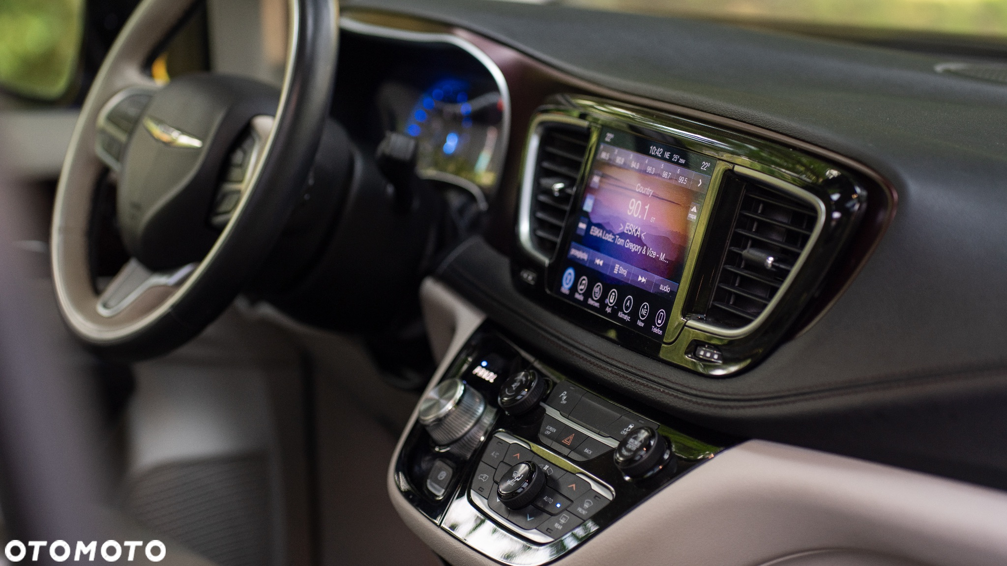 Chrysler Pacifica - 11