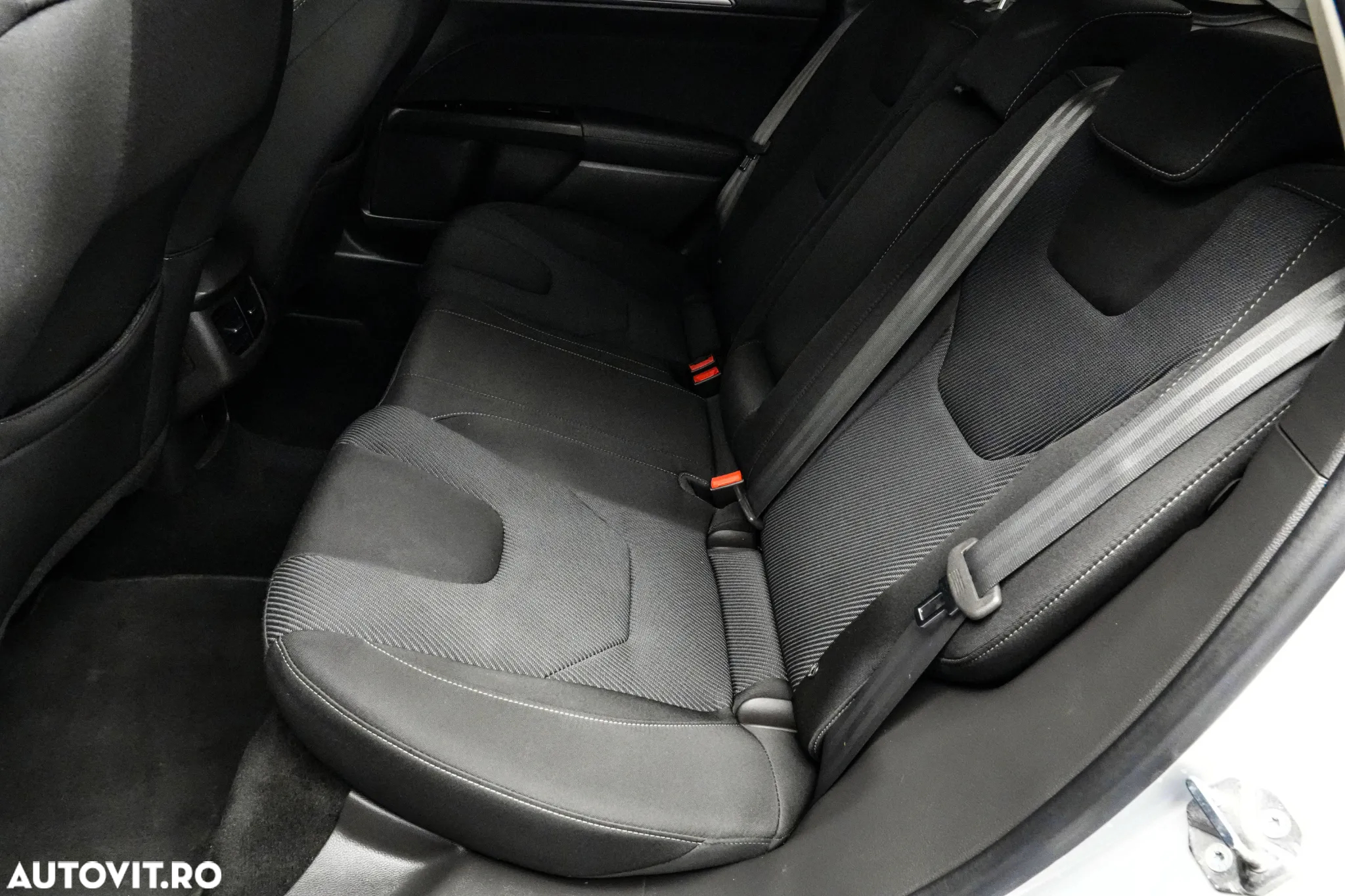 Ford Mondeo 2.0 Hybrid - 13