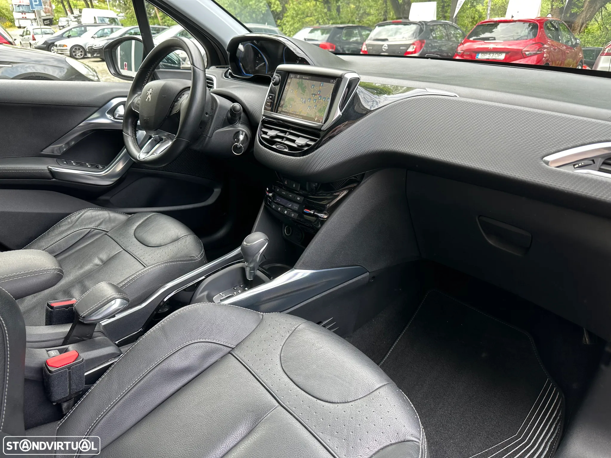 Peugeot 2008 1.2 PureTech Allure EAT6 - 10