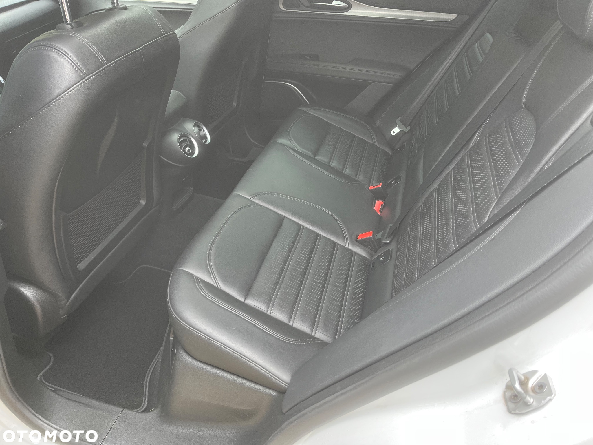 Alfa Romeo Stelvio 2.0 Turbo 16V AT8-Q4 Veloce Ti - 14