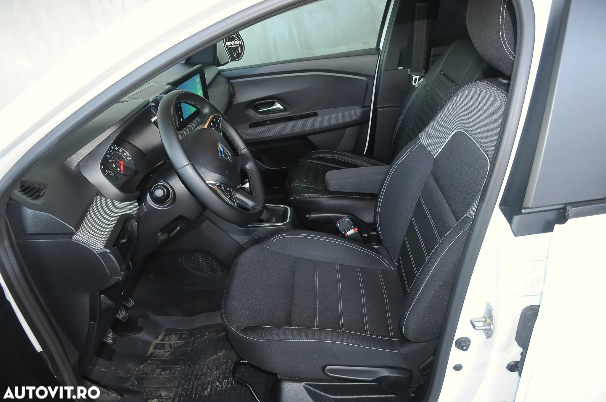 Dacia Logan TCe 90 Essential - 4
