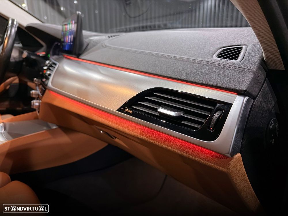 BMW 520 e Line Luxury - 34