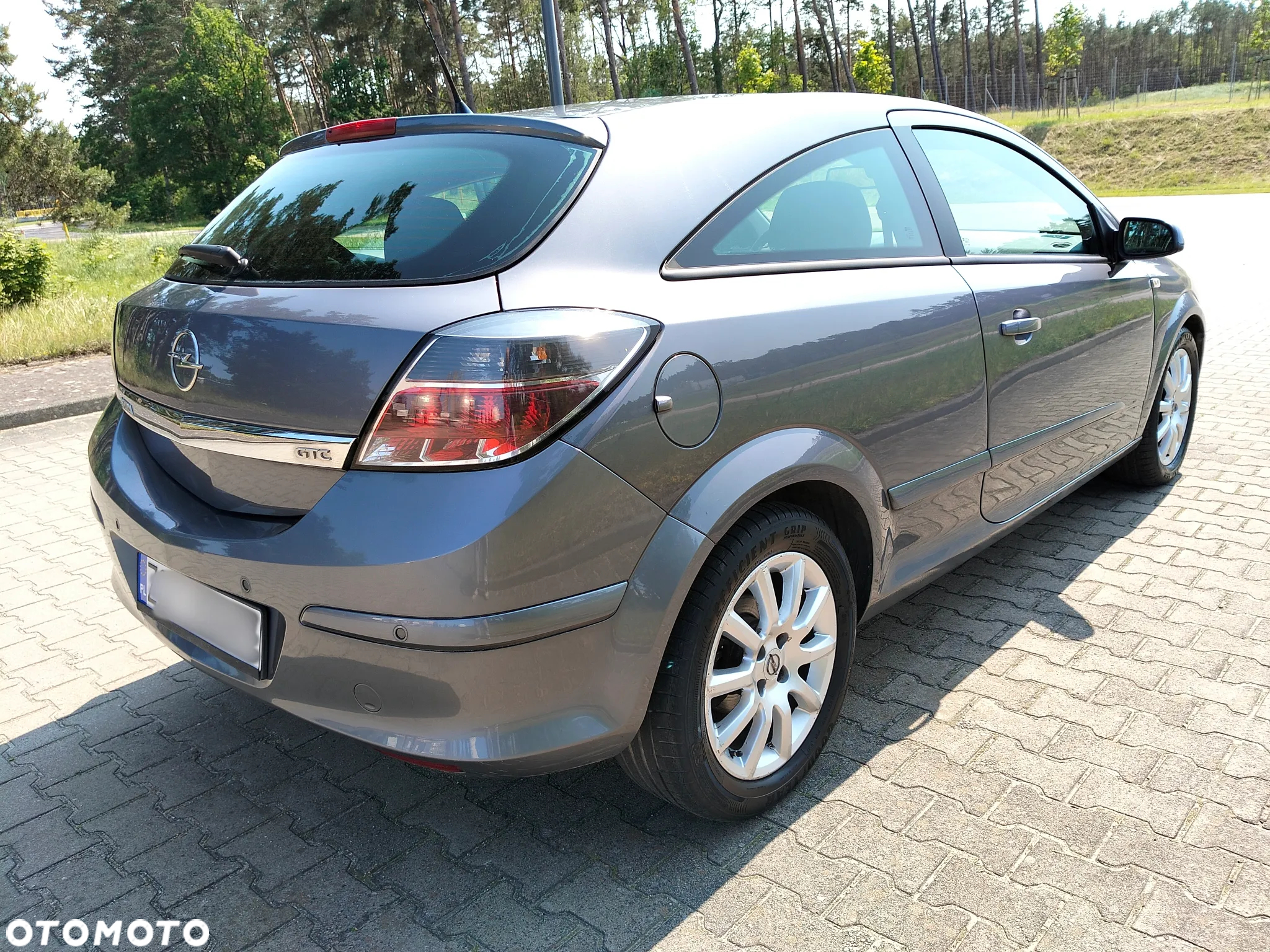 Opel Astra III GTC 1.4 Cosmo - 2