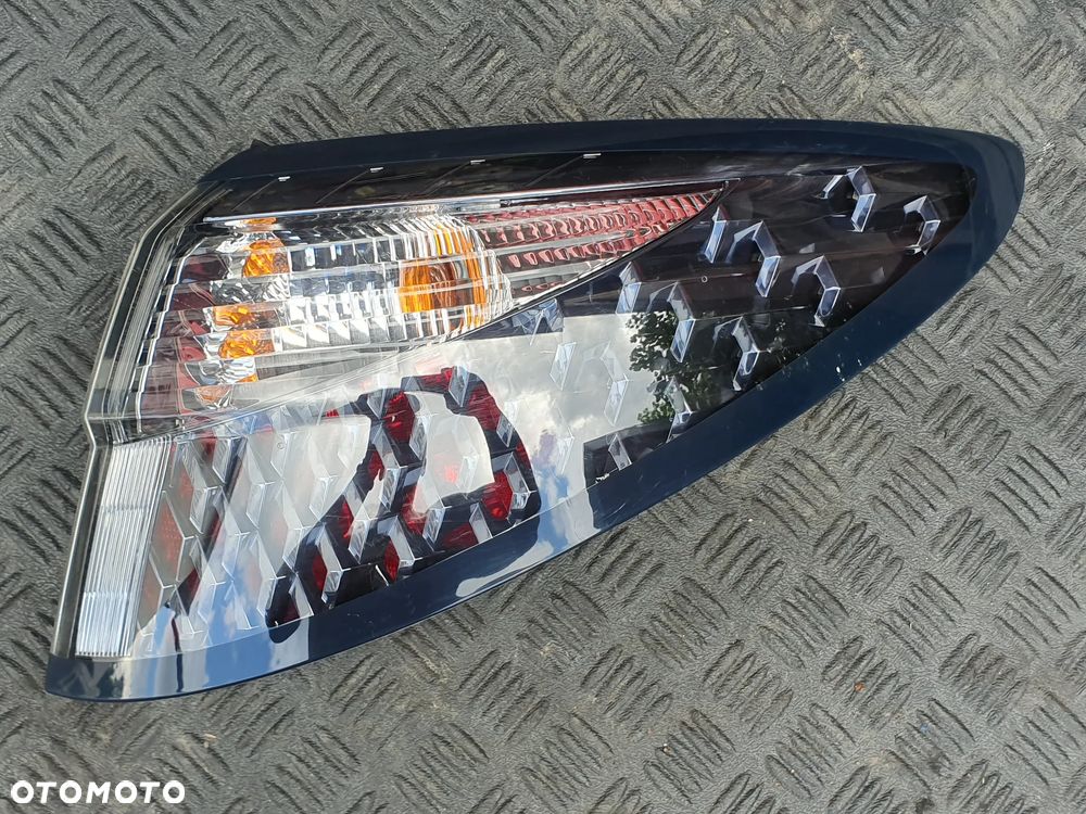 LAMPA TYLNA PRAWA RENAULT FLUENCE Z.E. 265501177R - 1
