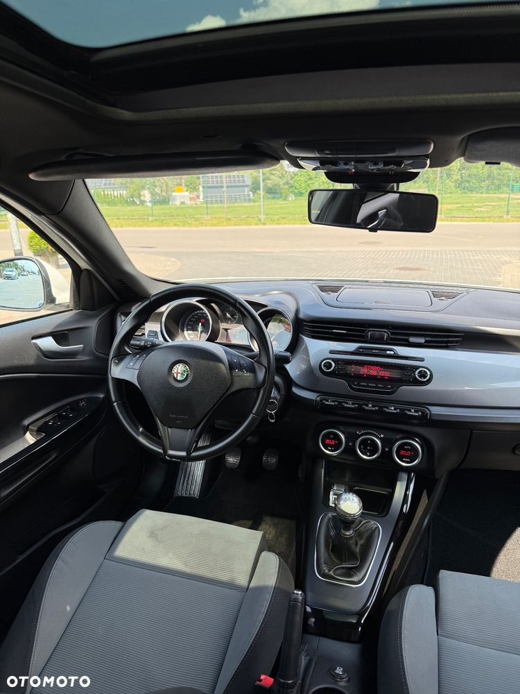Alfa Romeo Giulietta 2.0 JTDM Distinctive - 9