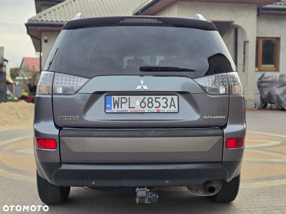 Mitsubishi Outlander - 2