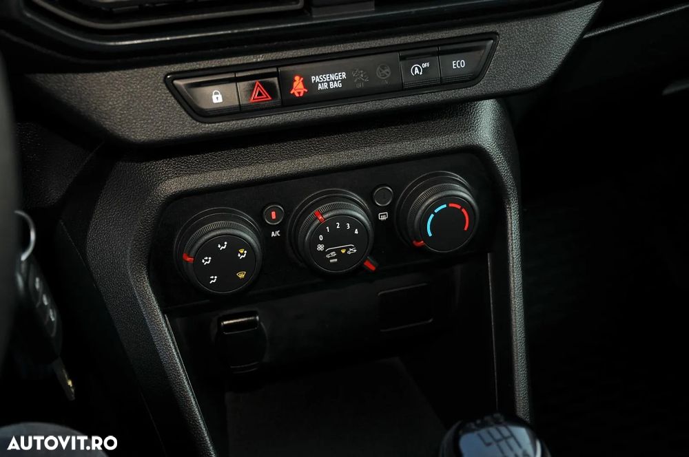 Dacia Logan TCe 90 Essential - 14