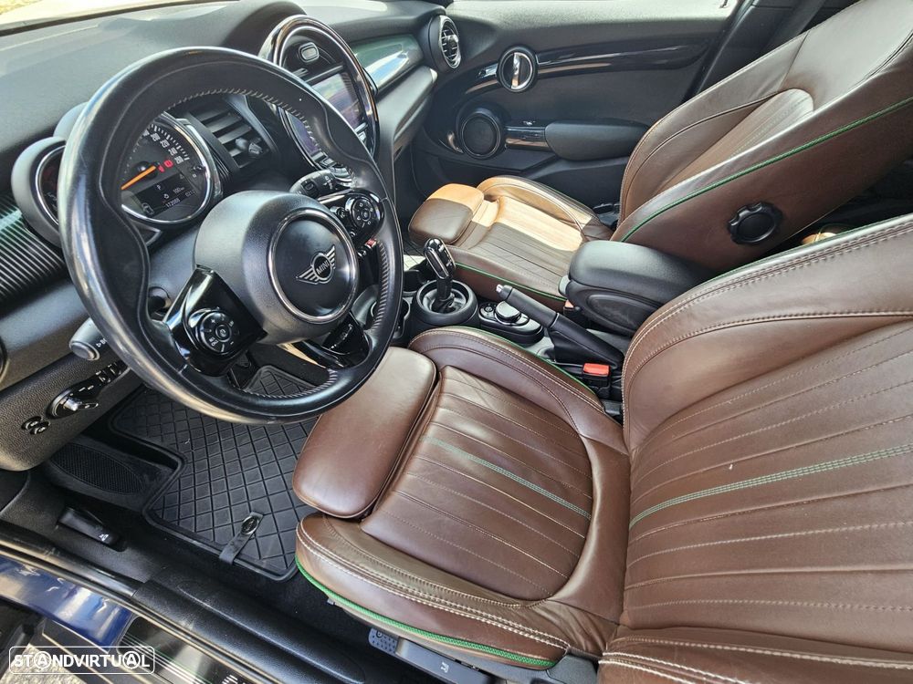 MINI 5 Portas Cooper D Auto - 19