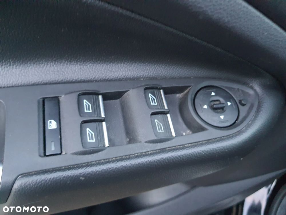 Ford Kuga - 24