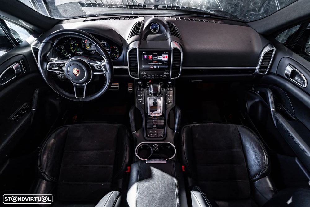 Porsche Cayenne S E-Hybrid - 8