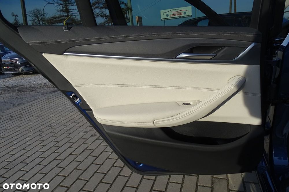 BMW Seria 5 520d Luxury Line - 23