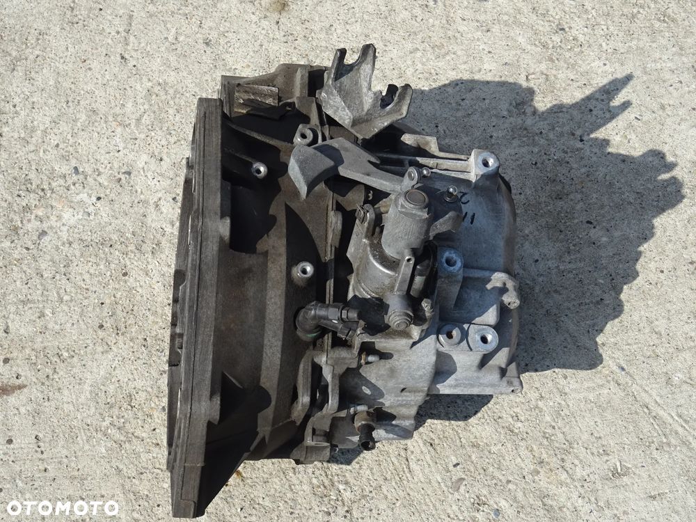 OPEL INSIGNIA 2,0 CDTI SKRZYNIA BIEGÓW 6 MANUAL F40 / R8 - 4