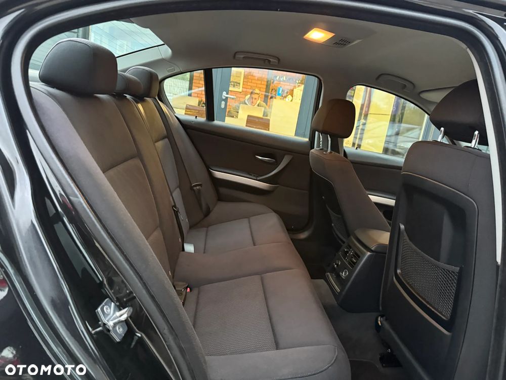 BMW Seria 3 318i - 18