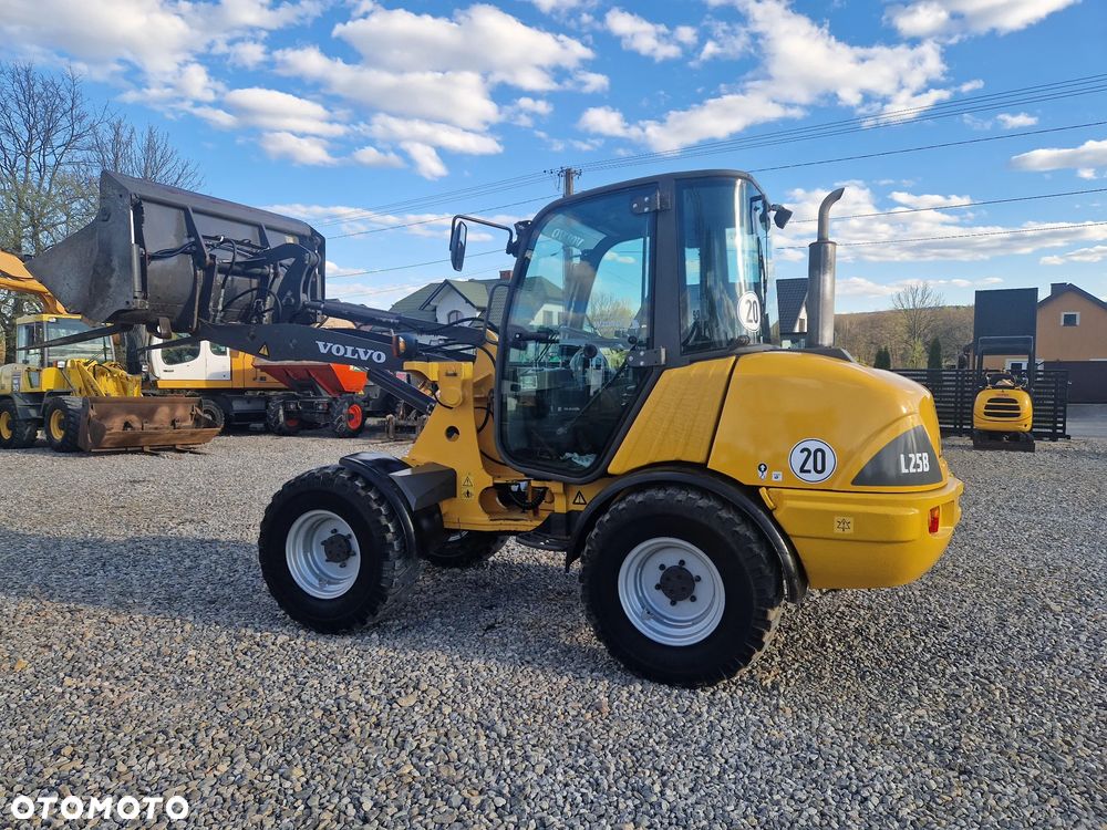 Volvo L25B-P - 19