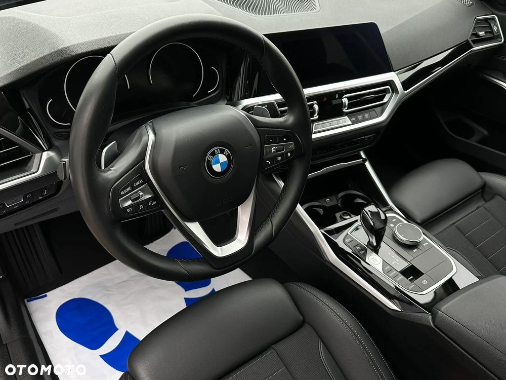 BMW Seria 3 330i Sport - 19