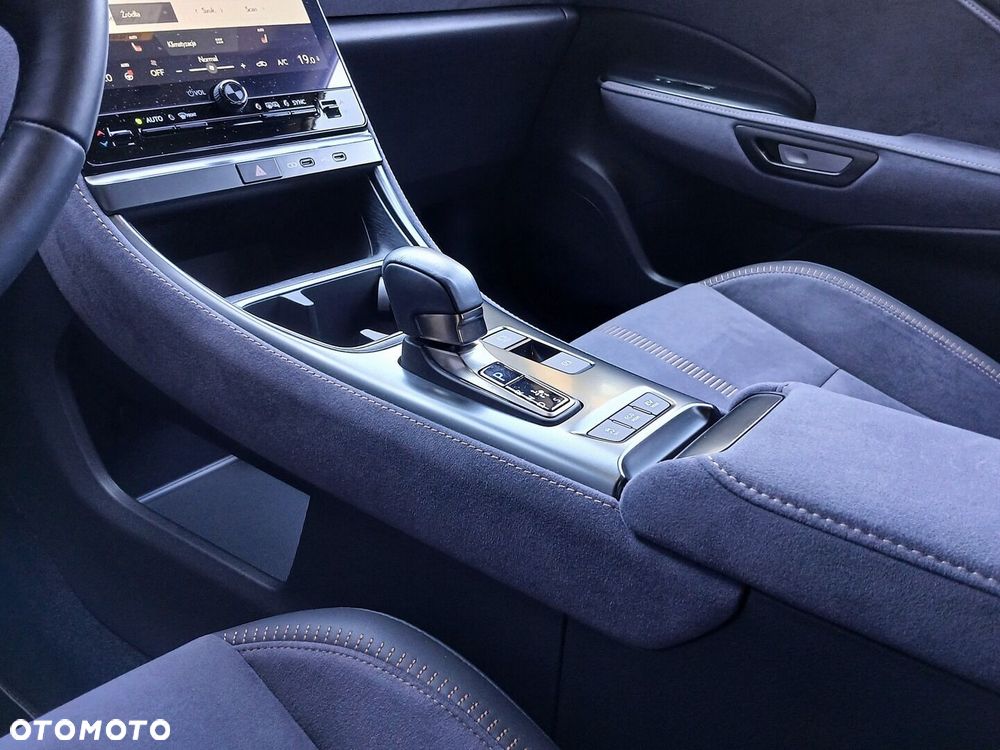 Lexus LBX 1.5 Hybrid Cool AWD - 23