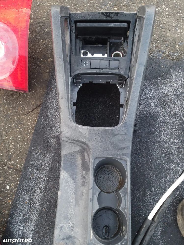 Consola Centrala cod: 1K0863243 pentru Volkswagen Golf 5 din 2006 - 1