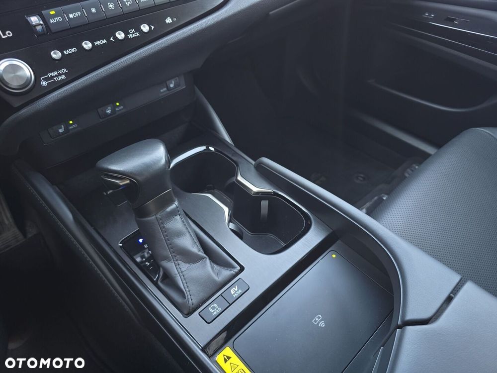 Lexus ES 300h Business Edition - 13