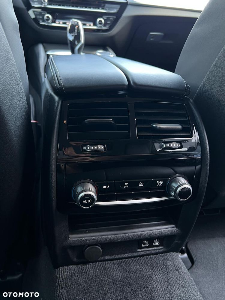 BMW Seria 5 540i xDrive Luxury Line - 37