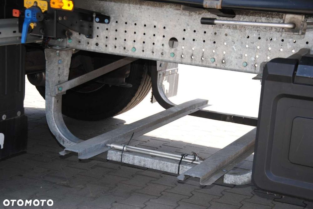 Schmitz Cargobull SCS kurtyna, podnoszona oś - 16