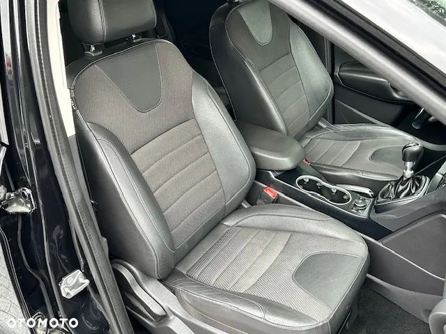 Ford Kuga 2.0 TDCi 2x4 Titanium - 18