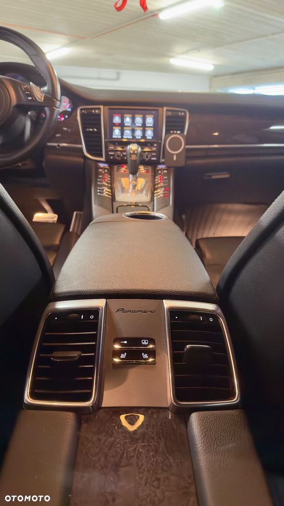 Porsche Panamera PDK Platinum Edition - 9