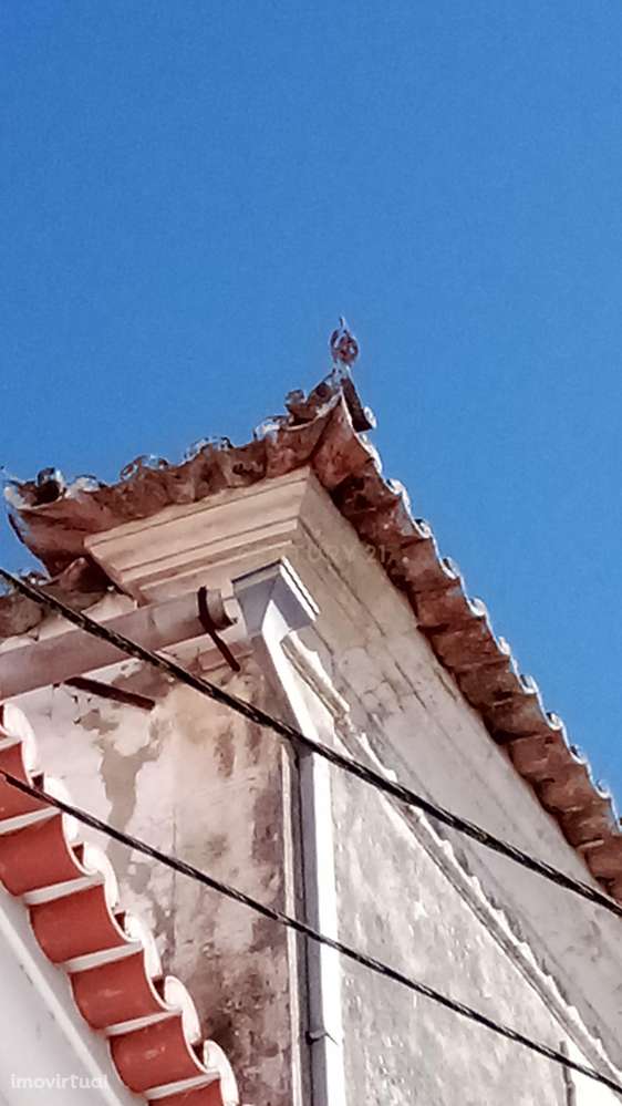 Prédio tradicional com 3 pisos junto Zona Ribeirinha de Alcácer do Sal - Grande imagem: 2/12