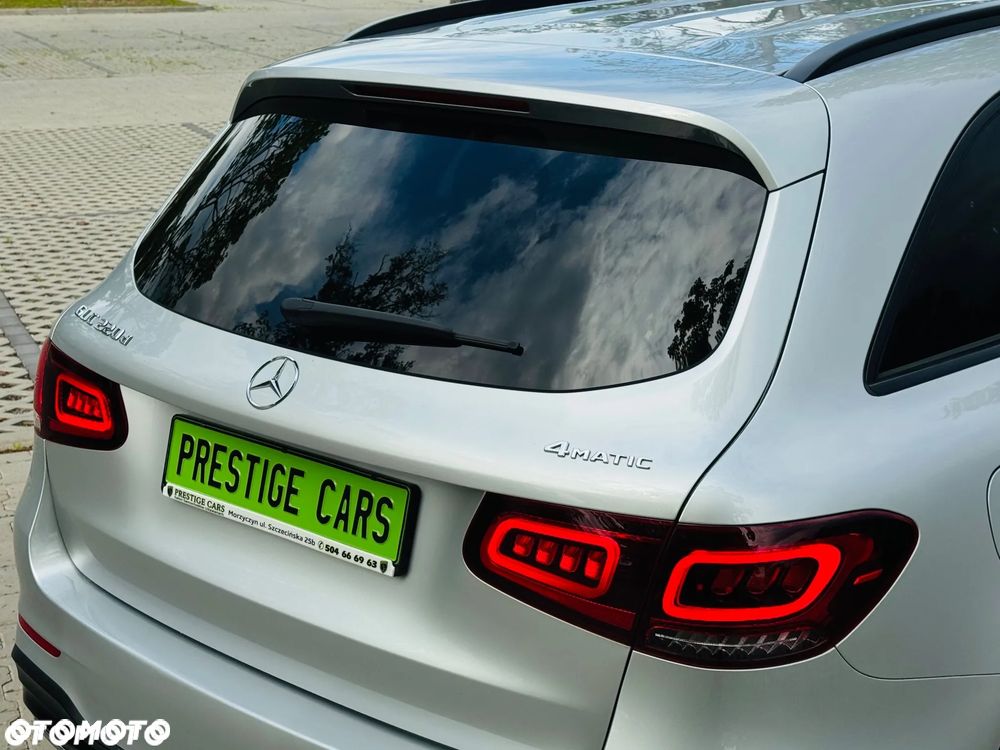 Mercedes-Benz GLC 220 d 4Matic 9G-TRONIC AMG Line Plus - 24