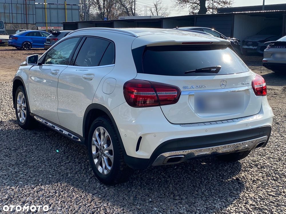 Mercedes-Benz GLA 250 7G-DCT AMG Line - 1