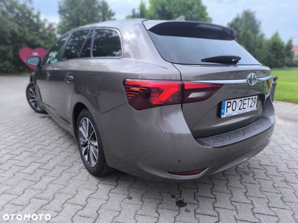Toyota Avensis 2.0 D-4D Premium - 2