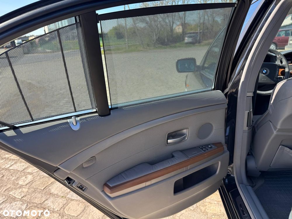 BMW Seria 7 745i - 17