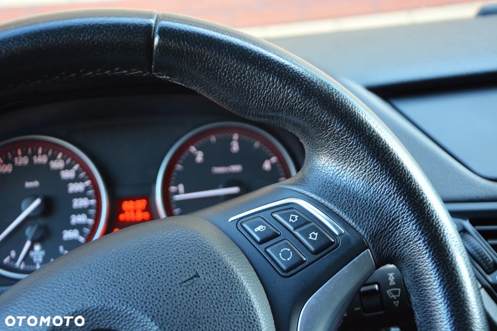 BMW X1 sDrive18d xLine - 29