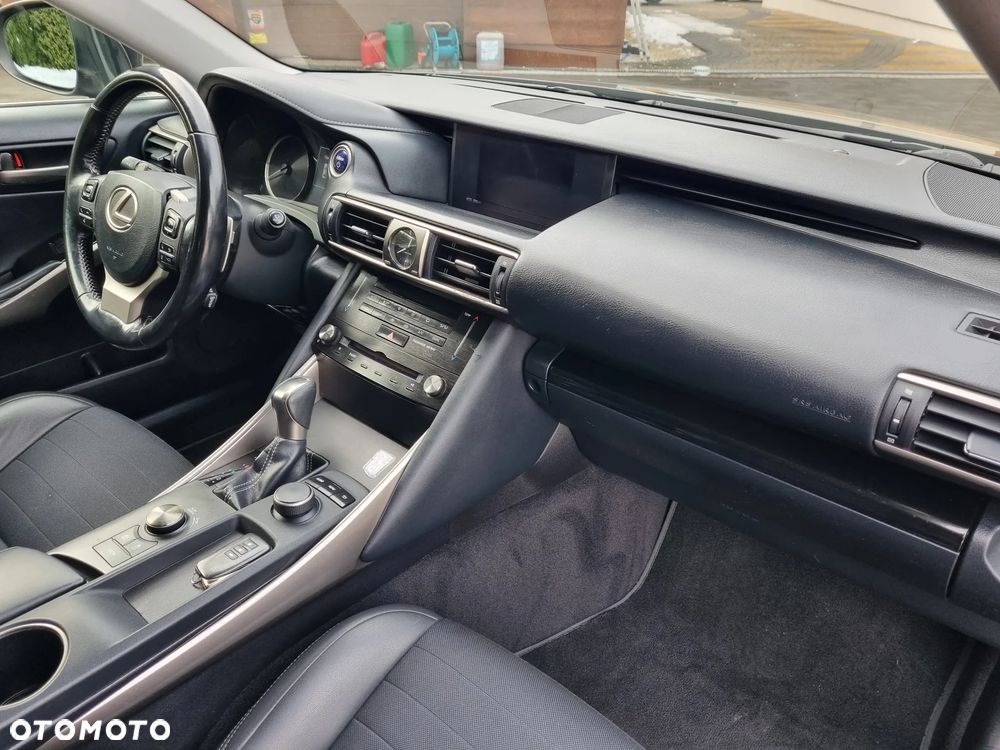 Lexus IS Business Edition - 24