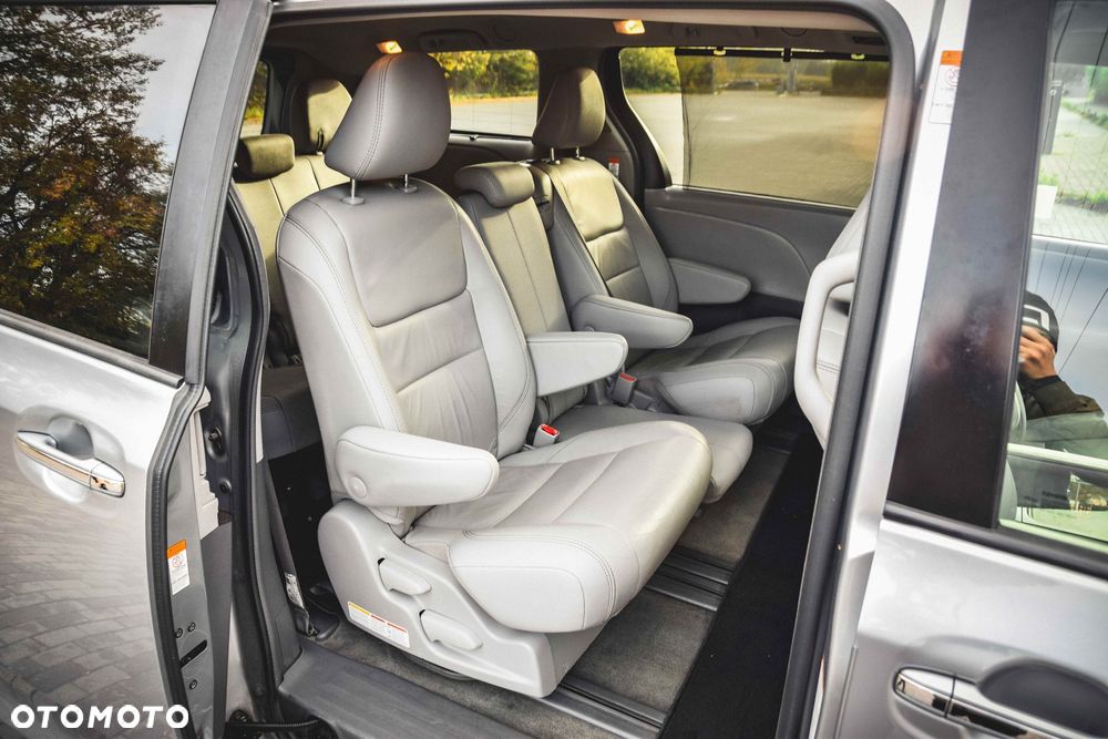 Toyota Sienna 3.5 V6 - 21