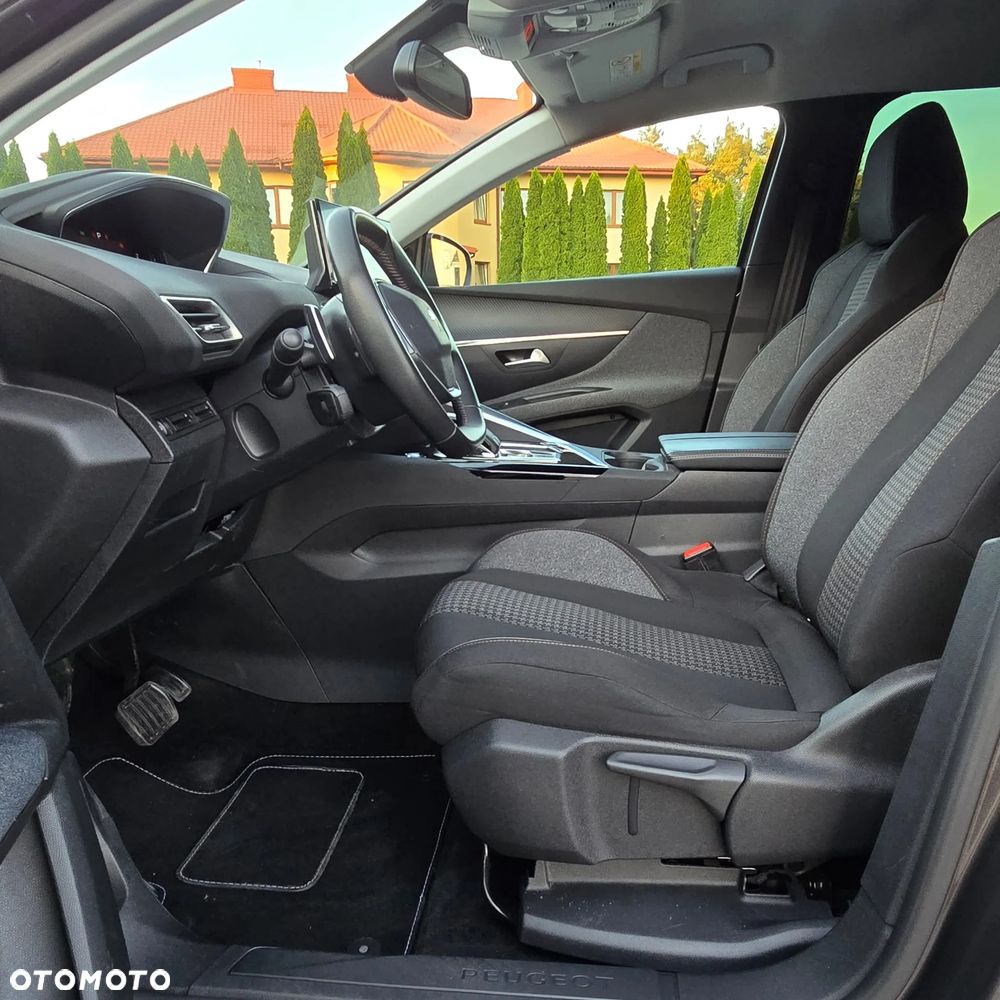 Peugeot 5008 PureTech 130 EAT8 Stop & Start Roadtrip - 29