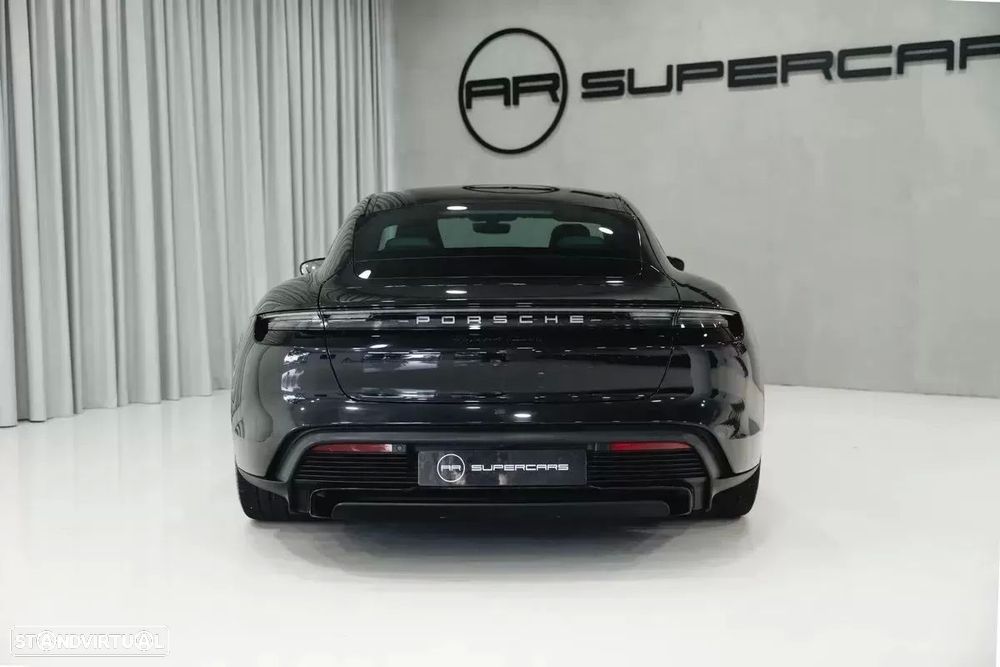 Porsche Taycan Turbo - 11