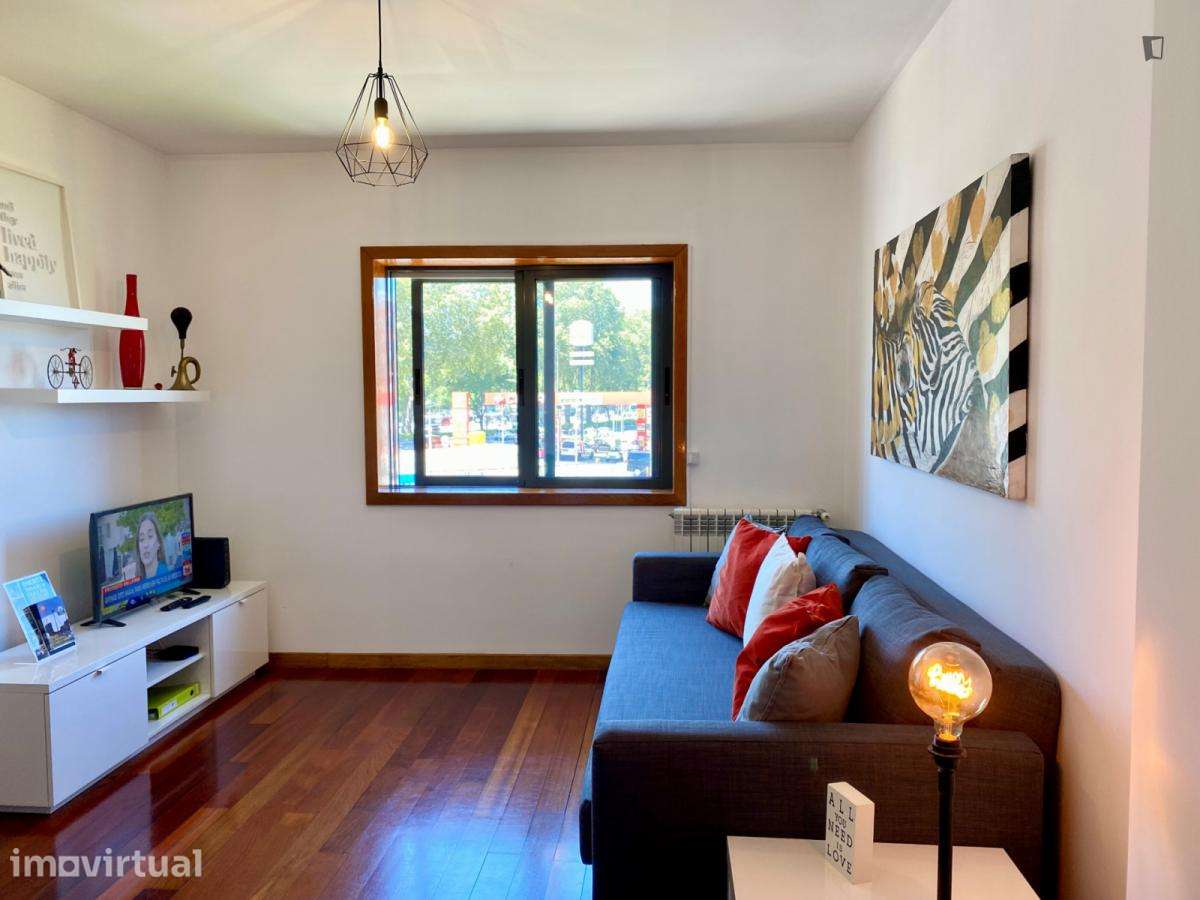 Apartamento com 1 quartos - localizado em Paranhos Porto - Grande imagem: 2/21