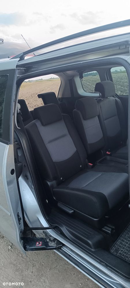 Mazda 5 - 8