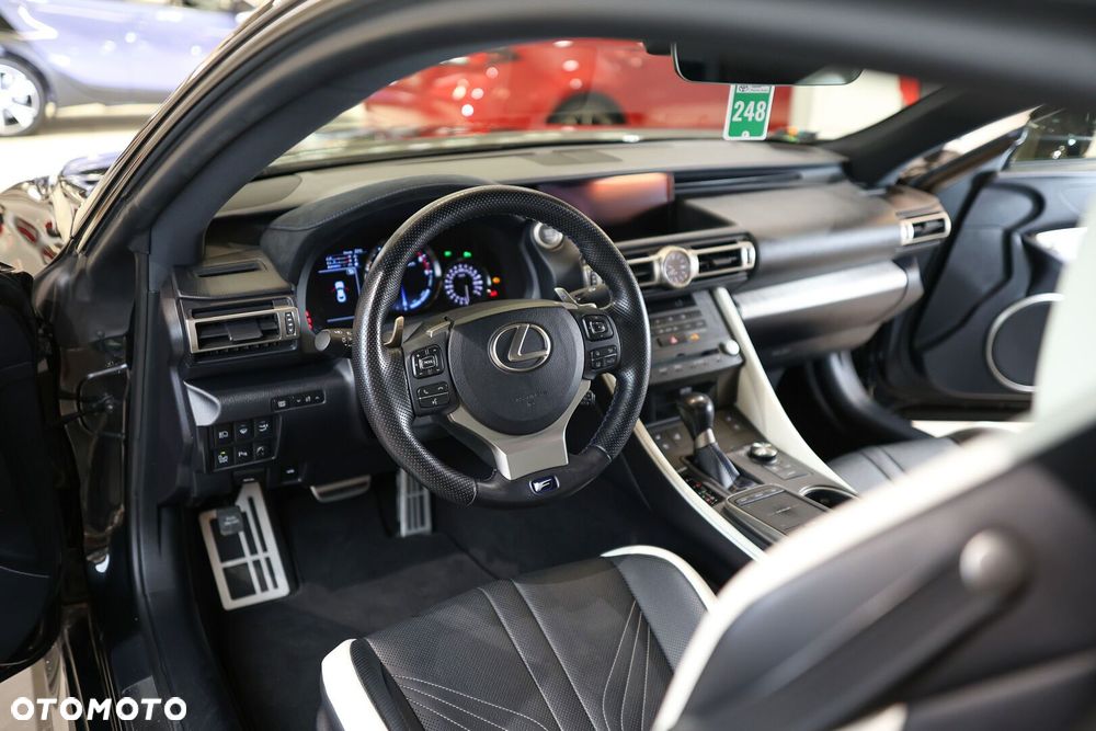 Lexus RC F Carbon - 21