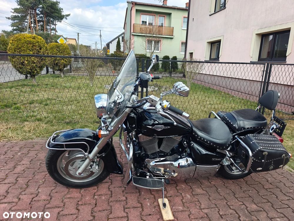 Suzuki Intruder - 17
