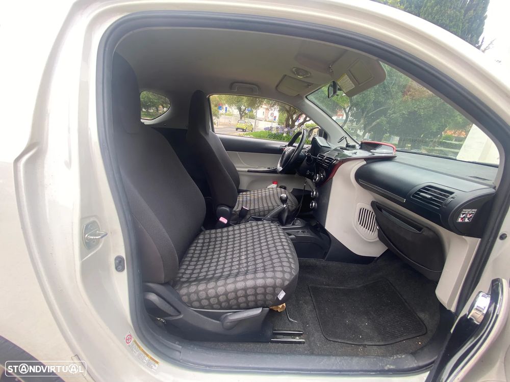 Toyota iQ 1.0 - 12