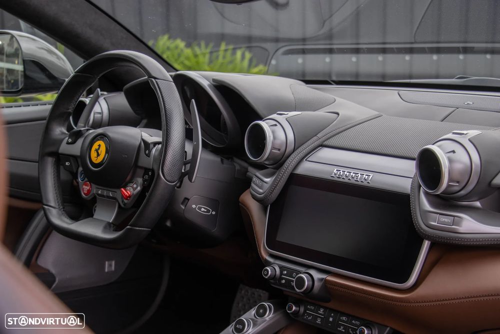 Ferrari GTC4 Lusso - 18